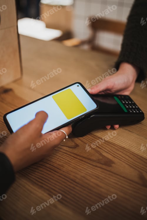 Preview: Young woman paying wireless