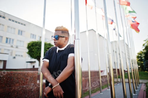 Vista previa: Stylish arabian muslim boy