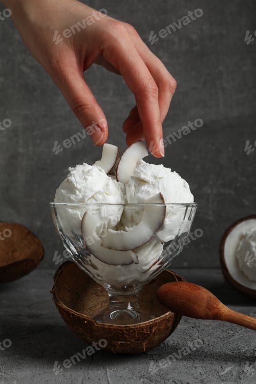 Preview: Summer dessert - ice cream, ice cream with coconut