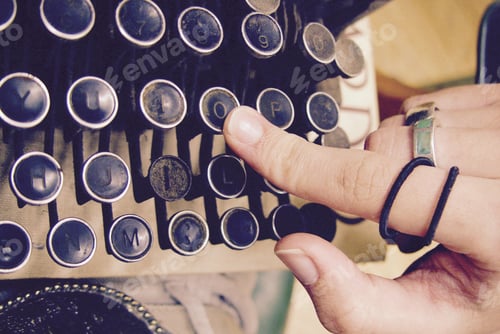 Preview: Old timey typewriter