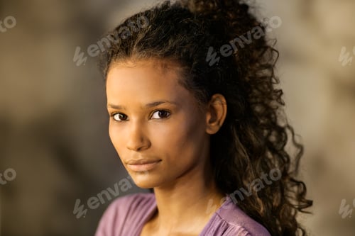 Preview: Young thoughtful Afro-american girl in her 20s