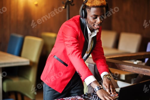 Preview: Fashion african american man model at red suit