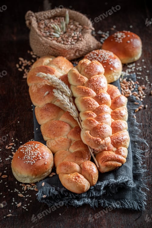 Preview: Golden buns and challahs with seeds and ears of grains.