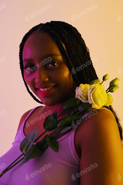 Preview: Black Woman with Bouquet of Roses