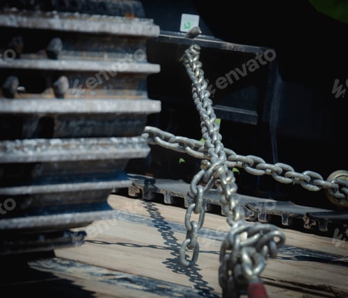 Preview: Close up of metal chains