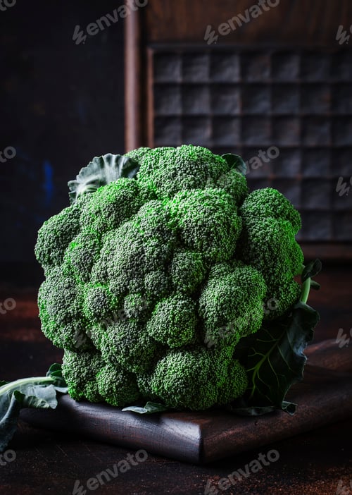 Preview: Big head of fresh green broccoli