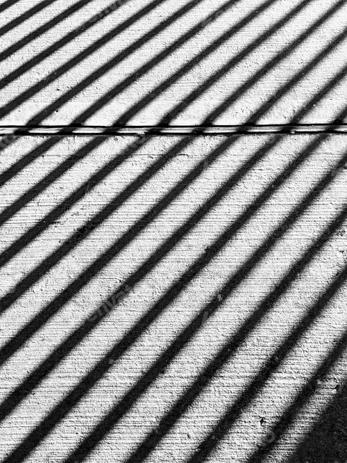 Preview: Light and shadow in parallel lines