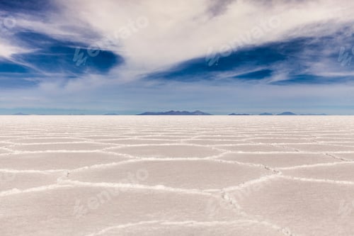 Preview: View of vast white salt flats, Salar de Uyuni, Southern Antiplano, Bolivia, South America