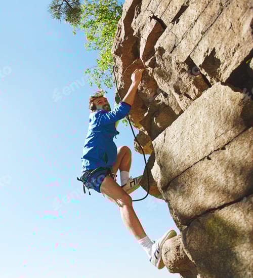 Preview: Adventurous climber