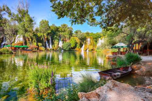 Visualização: Picturesque Kravice waterfalls in the National Park of Bosnia and Herzegovina