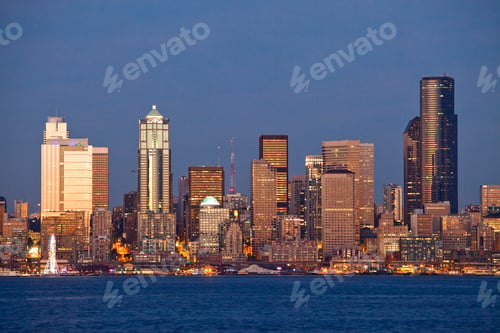 Preview: Seattle city skyline on waterfront, Washington, United States