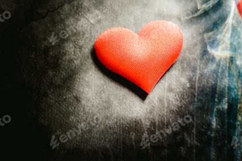 Preview: Red hearts isolated on dark background, concept of cardiovascular health or for Valentines.