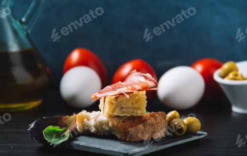 Preview: Spanish Tapas with Bread, Olive Oil, and Olives