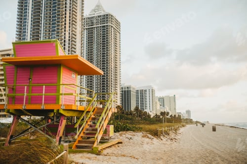 Preview: Lifeguard cabin on beach