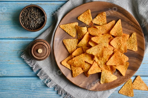 Preview: Tortilla chips on a wooden plate