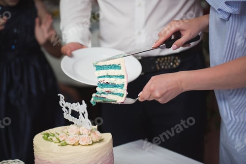 Preview: Beautiful Wedding cake with flowers