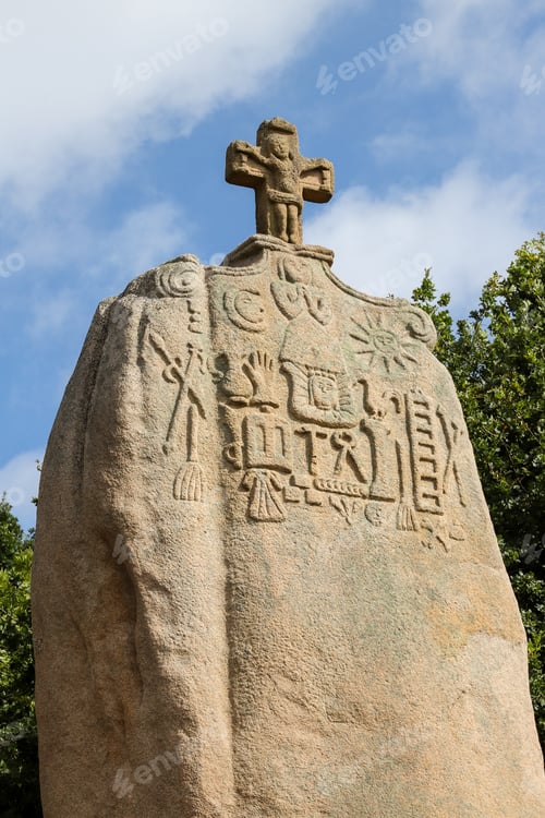 Preview: Christianized menhir of Saint-Uzec in Pleumeur-Bodou