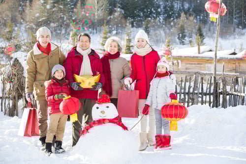 Visualização: Família feliz comemorando o ano novo chinês