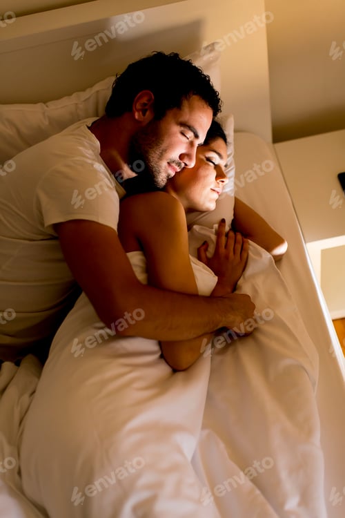 Preview: Couple in bed