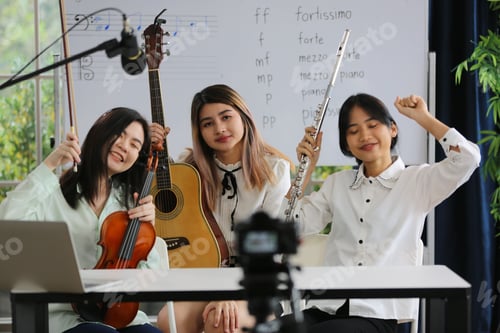 Preview: student person learning classical music with online class live streaming media video, musical class