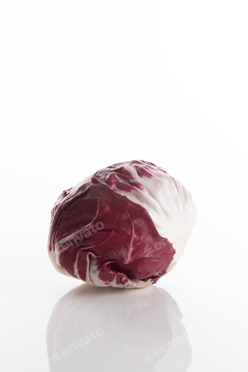 Preview: Fresh and small red cabbage