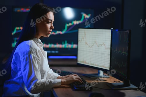 Preview: Successful smart woman investor and crypto trader