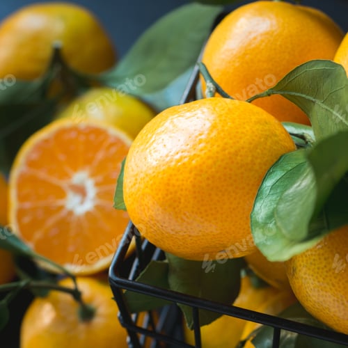 Preview: Fresh mandarins with leaves. Healthy eating concept. Close up.