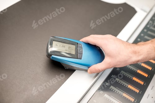 Preview: Measuring depth of the black color with spectrometer tool