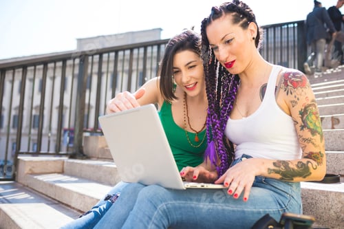 Preview: Women on city break using laptop, Milan, Italy
