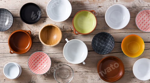 Preview: Set of different empty bowls