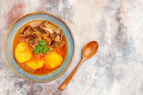 Preview: top view bozbash soup a wooden spoon on nude background azerbaijani cuisine free place