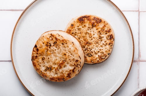 Preview: British popular breakfast - toasted crumpets
