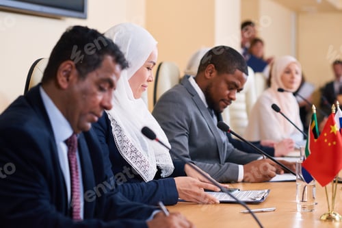 Preview: Young contemorary muslim female delegate in hijab