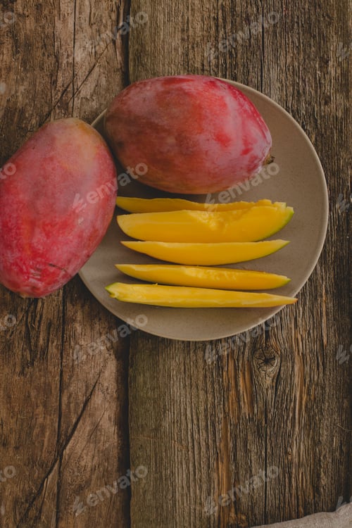 Preview: Mango on the table