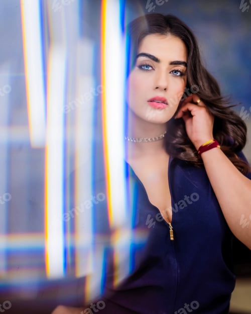 Preview: Beautiful Portrait of Young & Elegant Woman Posing