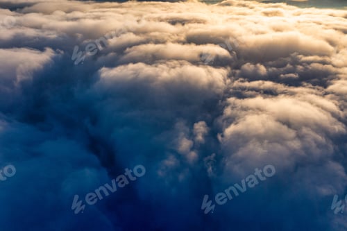 Preview: Thick layer of white clouds above mountains at sunrise