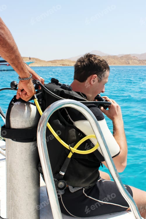 Preview: Diver is preparing to dive into the ocean from the yacht