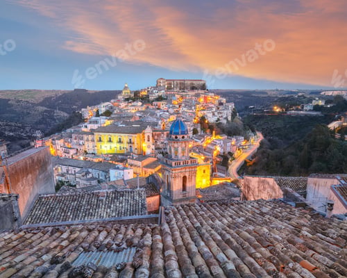 Preview: Amazing Sunset at the old baroque town of Ragusa Ibla in Sicily.