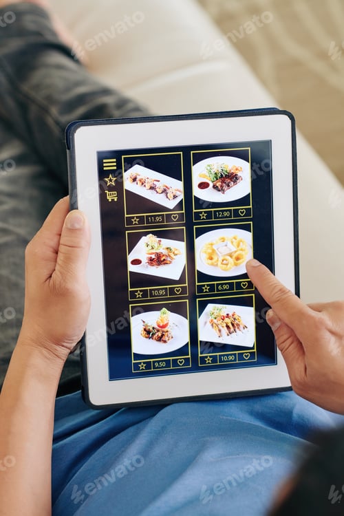 Preview: Man ordering food online