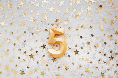 Preview: Number five 5 golden celebration birthday candle on Festive Background.