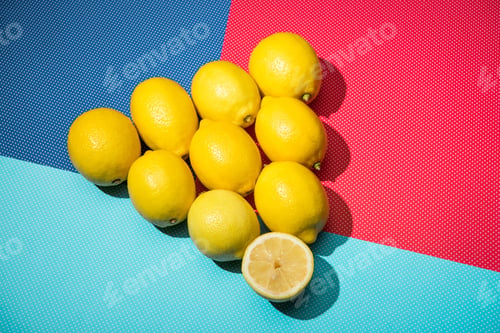 Preview: lemons in triangle figure on blue, turquoise and pink background