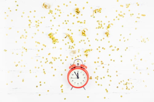Preview: New Year composition alarm clock golden confetti