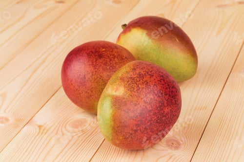 Preview: isolated ripe mango
