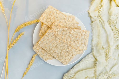 Preview: Wholegrain wheat crispbread on a plate and wheat ears.