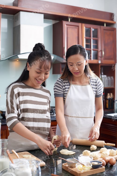 Preview: Making cookies with daughter