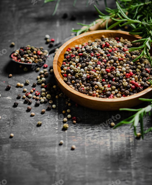 Preview: Peppercorn on rustic background.