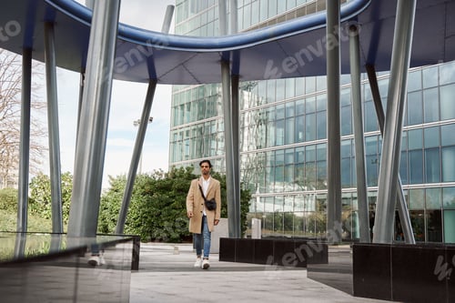 Preview: indian man walking through the business district dressed in elegant clothes