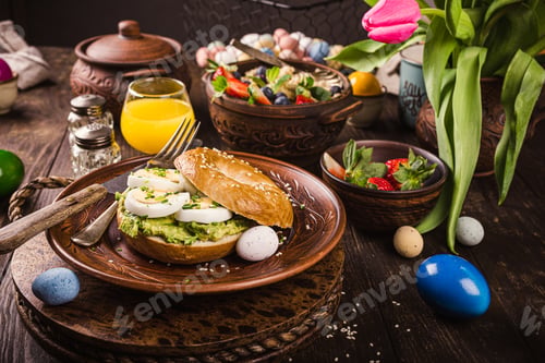 Preview: Healthy freshly baked bagel filled with eggs
