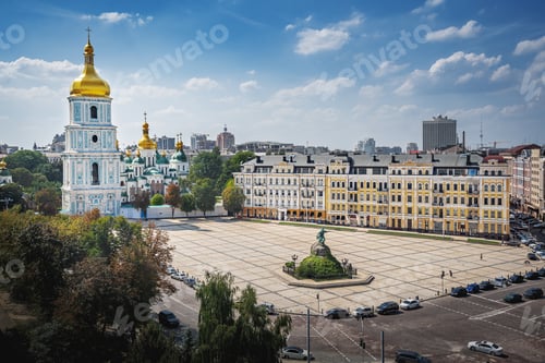 Preview: Aerial view of Sofiyivska Square and St Sophia Cathedral - Kiev, Ukraine