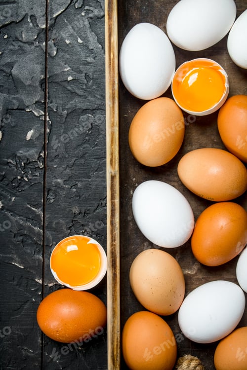 Preview: Eggs in an old tray.